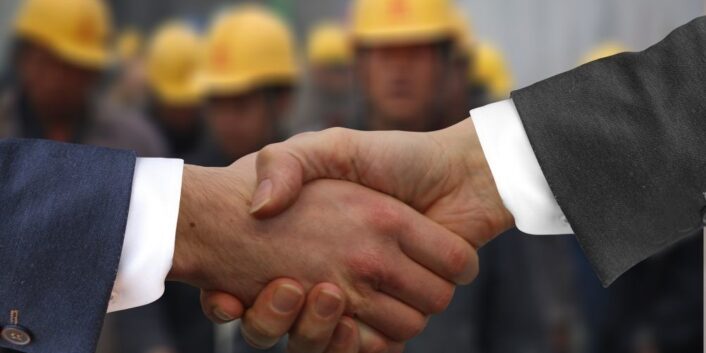 Shaking Hands 2974790 Crop